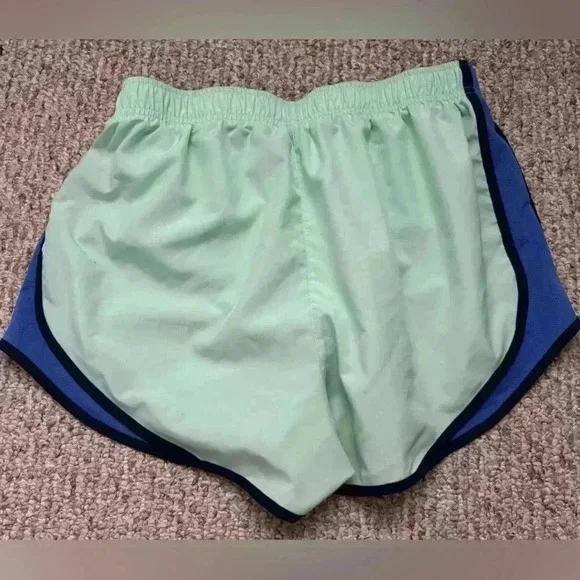 nike shorts - Picture 2 of 4